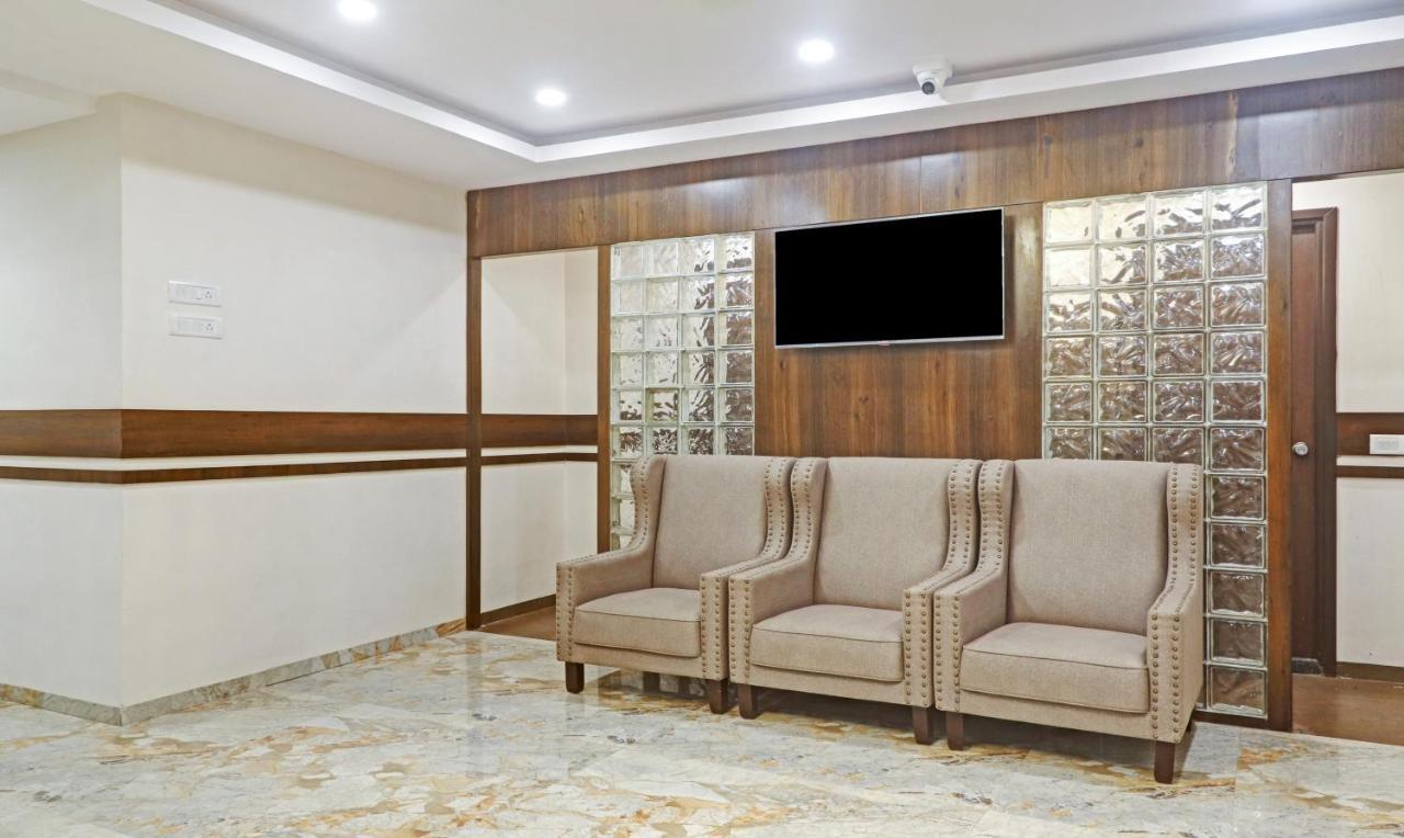 Treebo Arastu Grand Hotell Hyderabad Eksteriør bilde